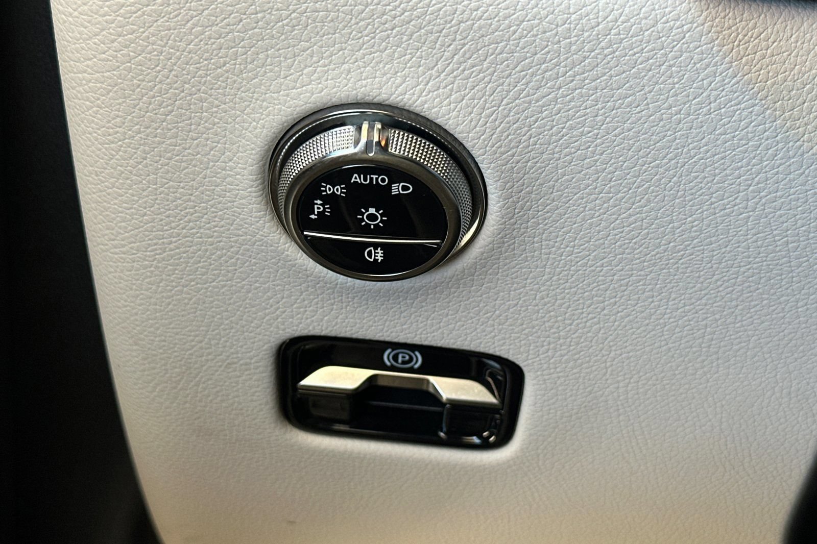 Certified 2026 Mercedes-Benz GLC 300 image 40