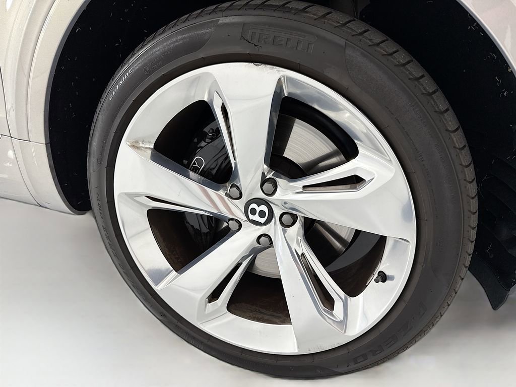 Used 2018 Bentley Bentayga image 31