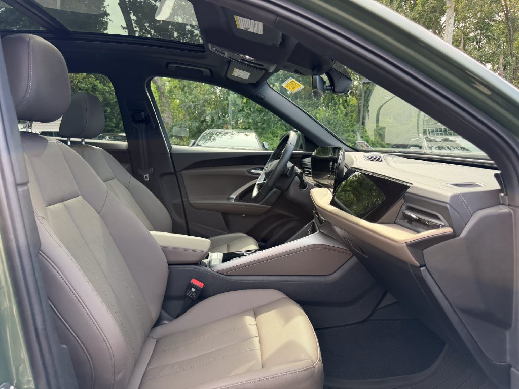 Used 2025 Audi Q5 Premium w/ Convenience Package AWD/4WD image 19