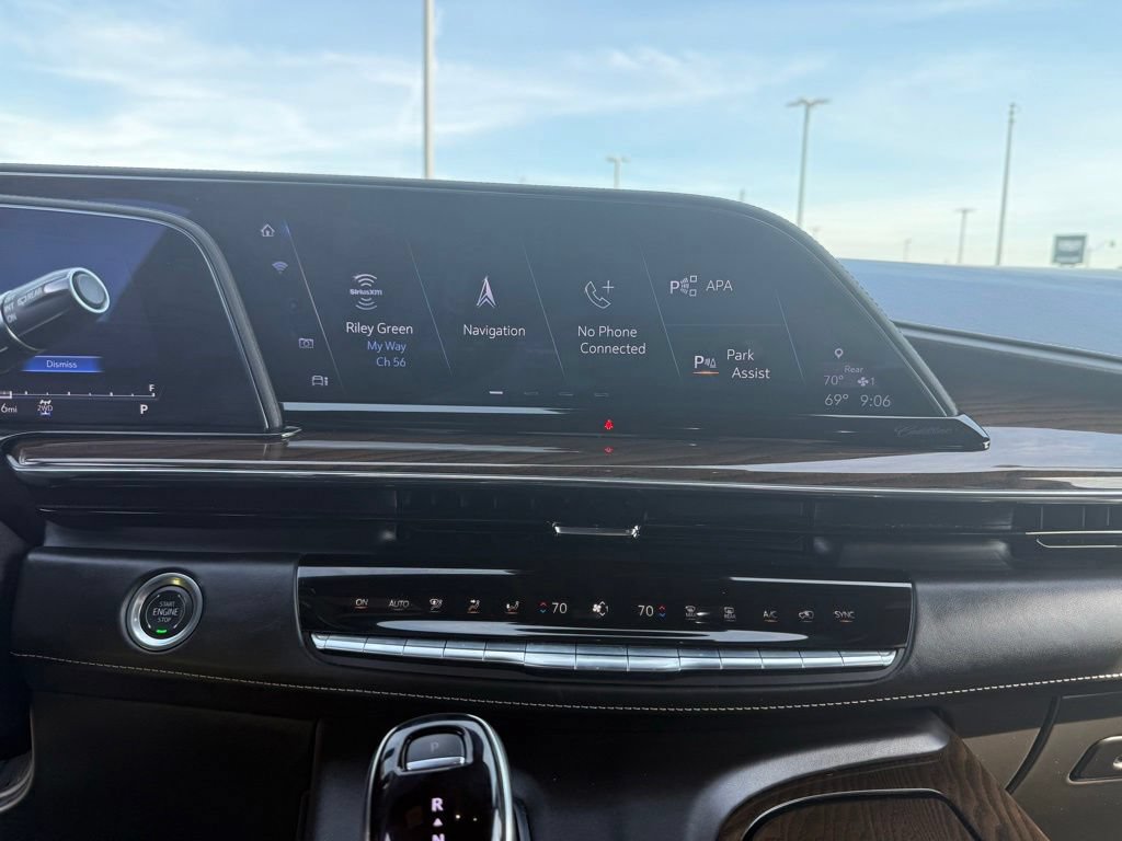 Used 2024 Cadillac Escalade Premium Luxury Platinum AWD/4WD image 23