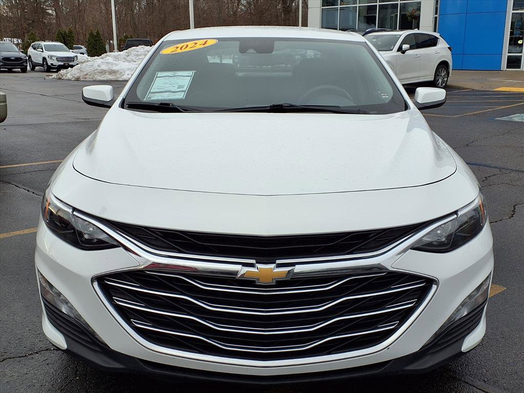 Used 2024 Chevrolet Malibu LT image 2