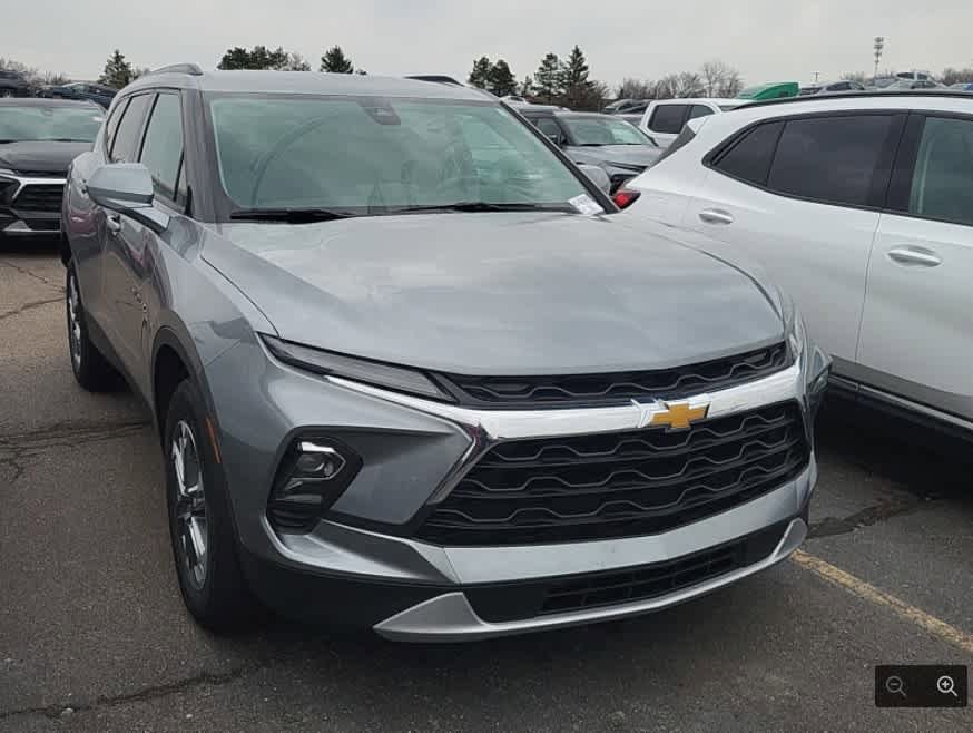 Used 2024 Chevrolet Blazer LT w/ Convenience Package FWD image 4