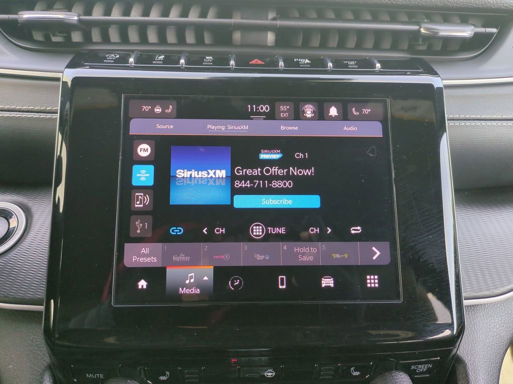 Used 2023 Jeep Grand Cherokee L Laredo image 23