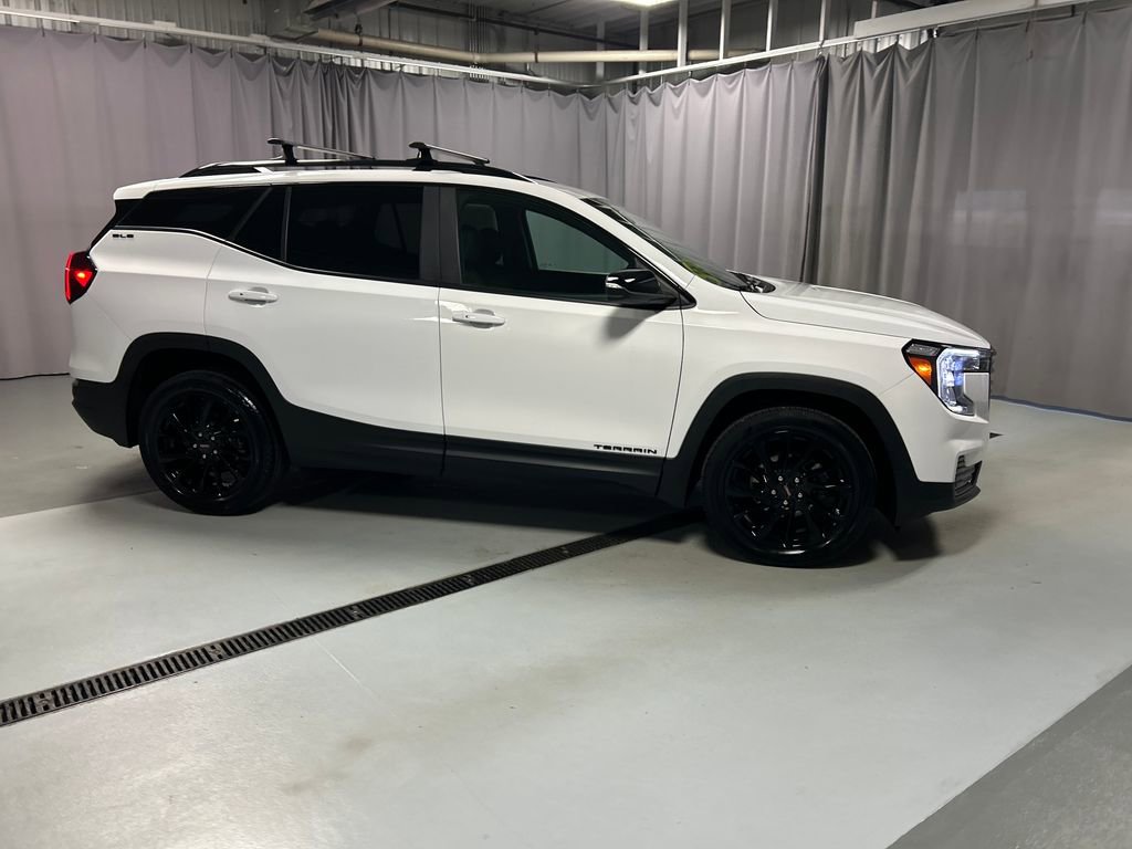 Used 2023 GMC Terrain SLE w/ Driver Convenience Package FWD image 8