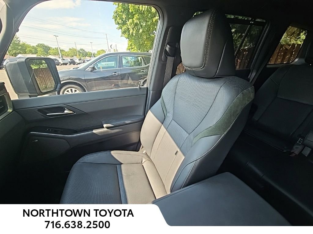Used 2024 Lexus GX 550 image 44
