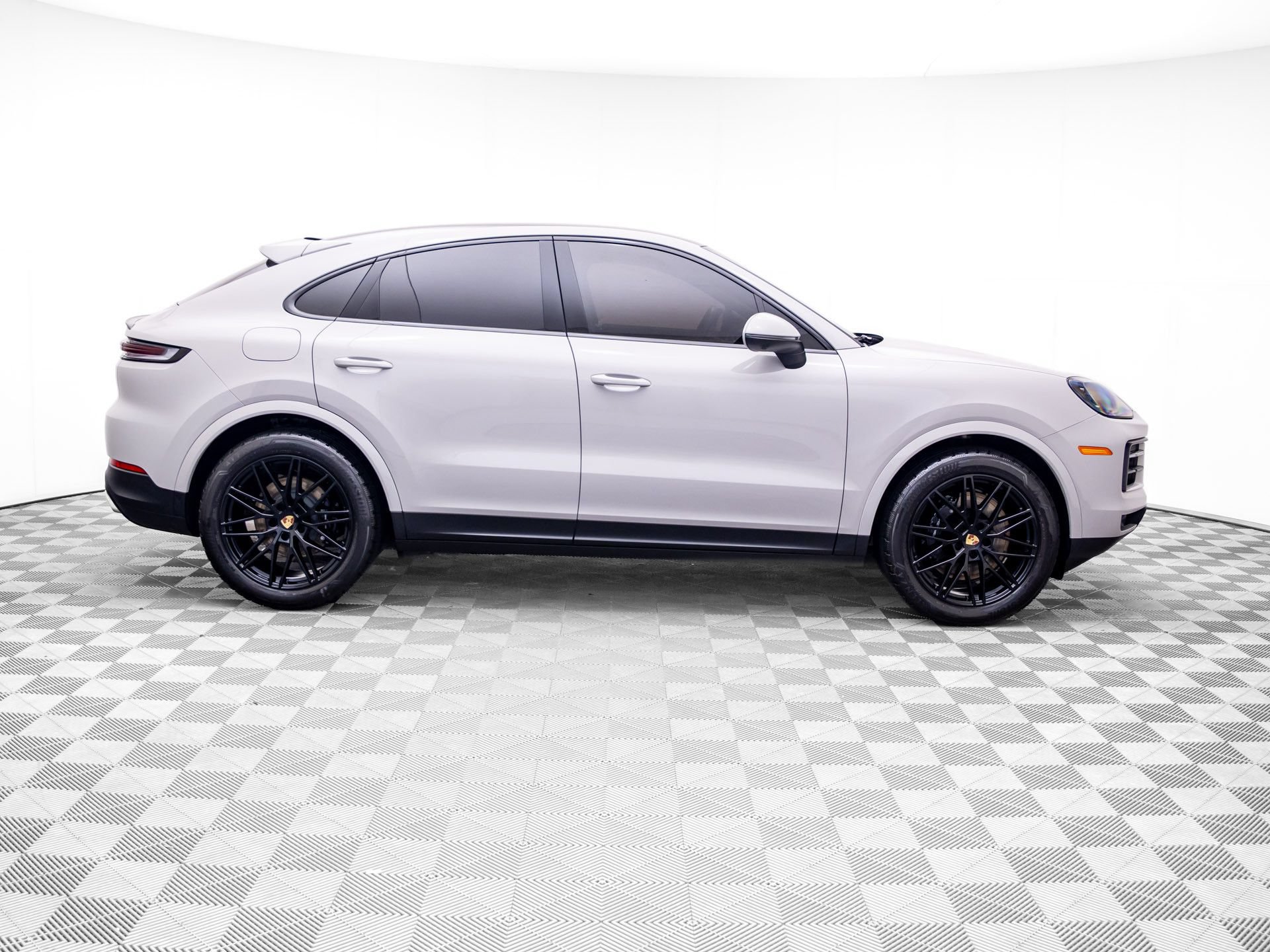 Used 2024 Porsche Cayenne Coupe AWD/4WD image 6