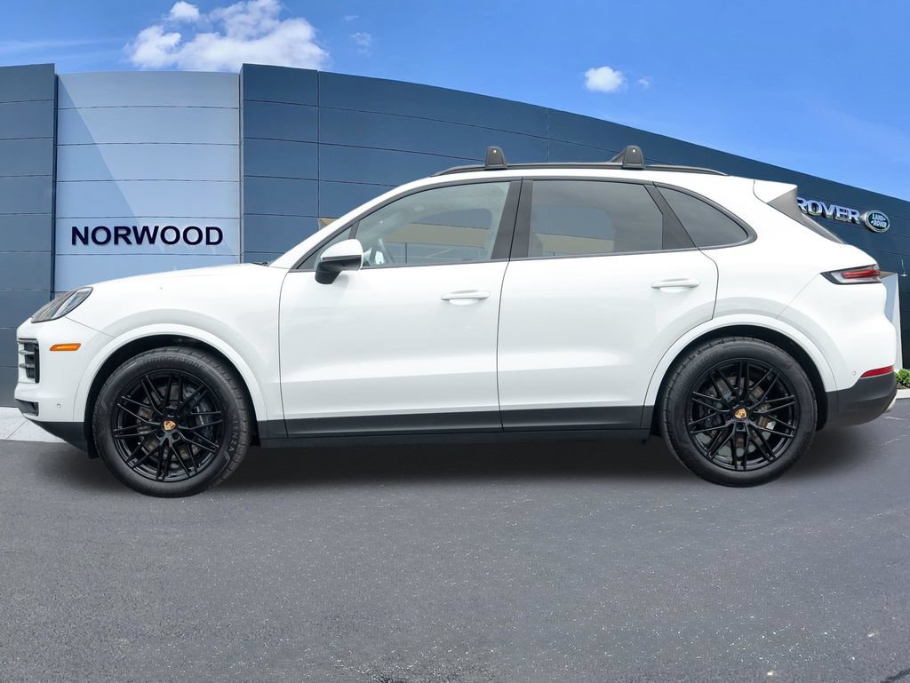 Used 2024 Porsche Cayenne AWD/4WD image 7