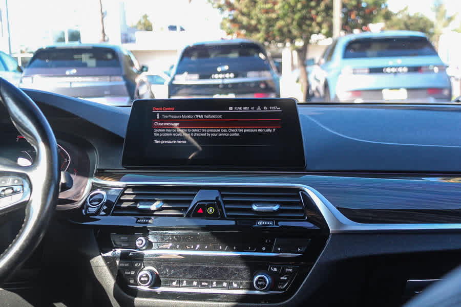 Used 2020 BMW 530i xDrive w/ Convenience Package AWD/4WD image 17