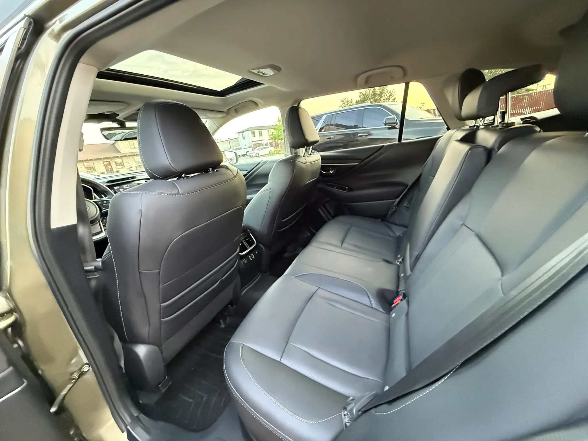 Used 2025 Subaru Outback Limited AWD/4WD image 12