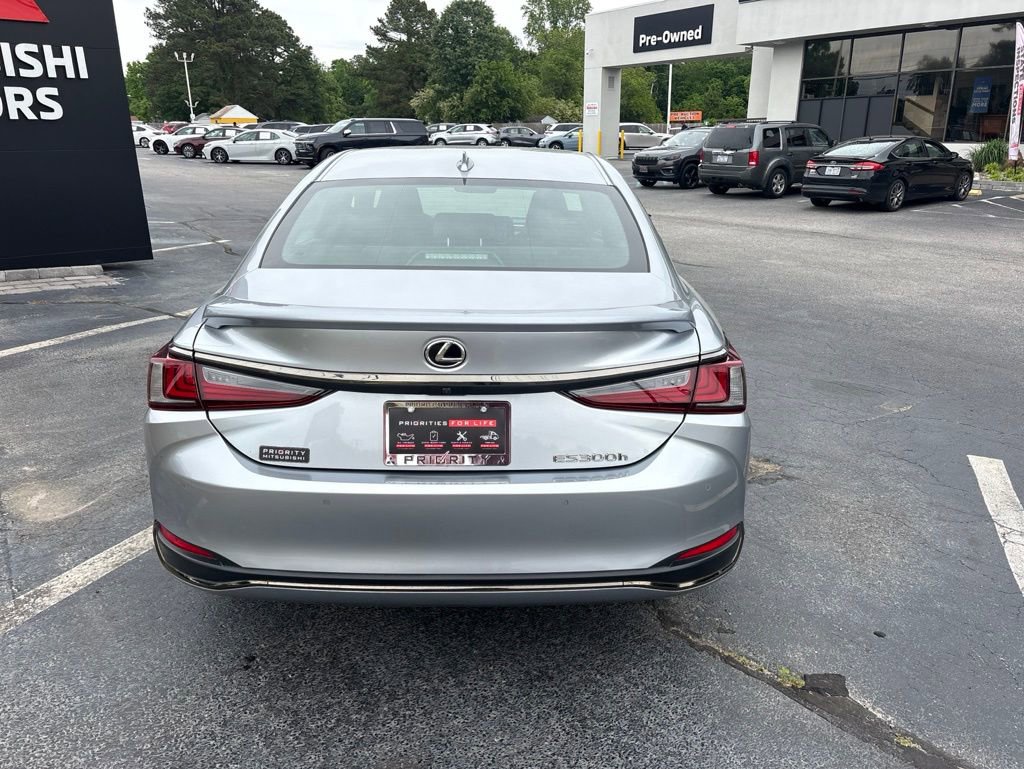 Used 2023 Lexus ES 300h F Sport FWD image 4
