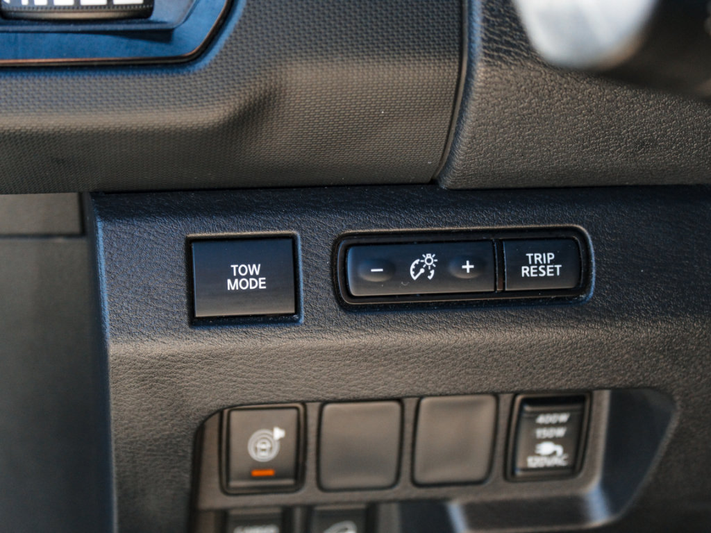 Used 2023 Nissan Frontier PRO-4X w/ Pro Convenience Package AWD/4WD image 13