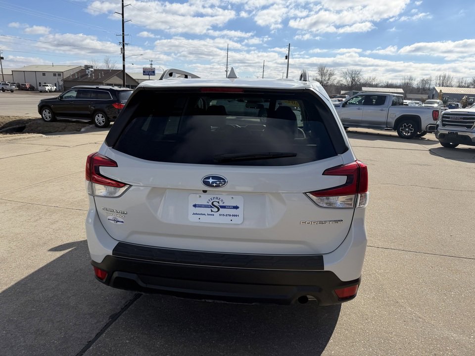 Used 2023 Subaru Forester Premium image 6