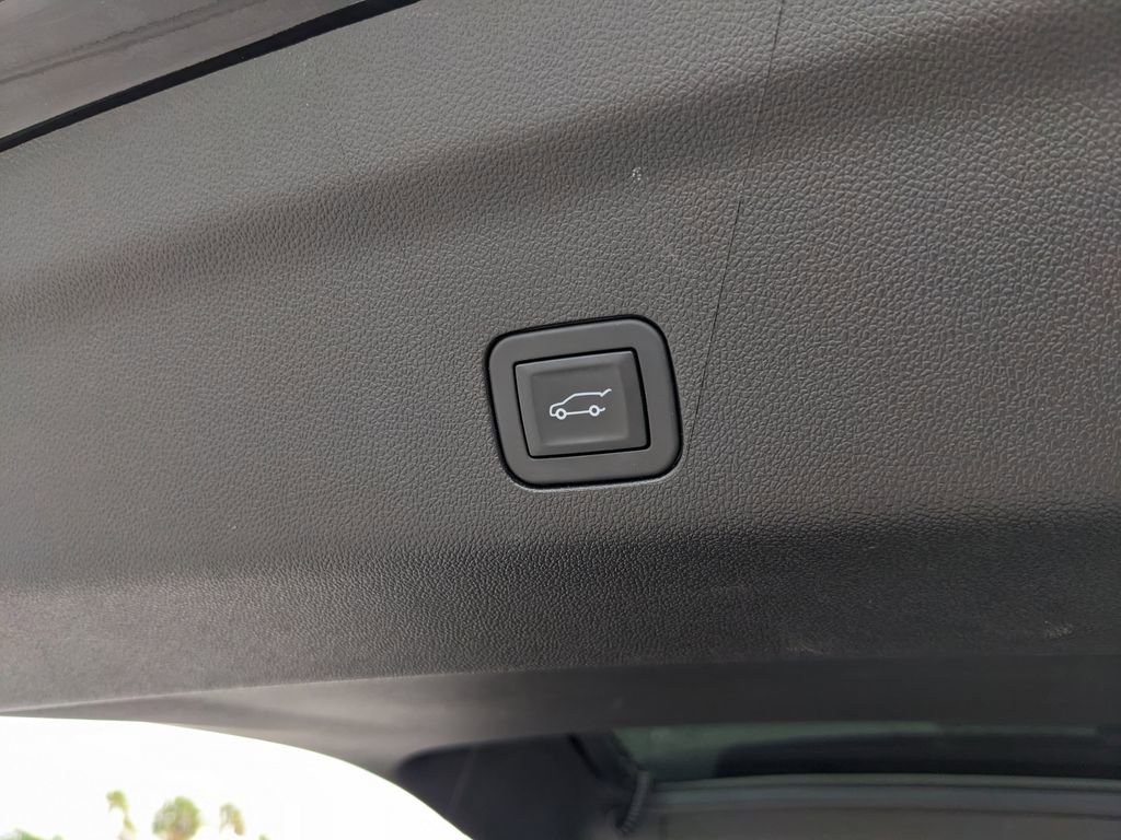 Used 2025 Chevrolet Tahoe Premier RWD image 12