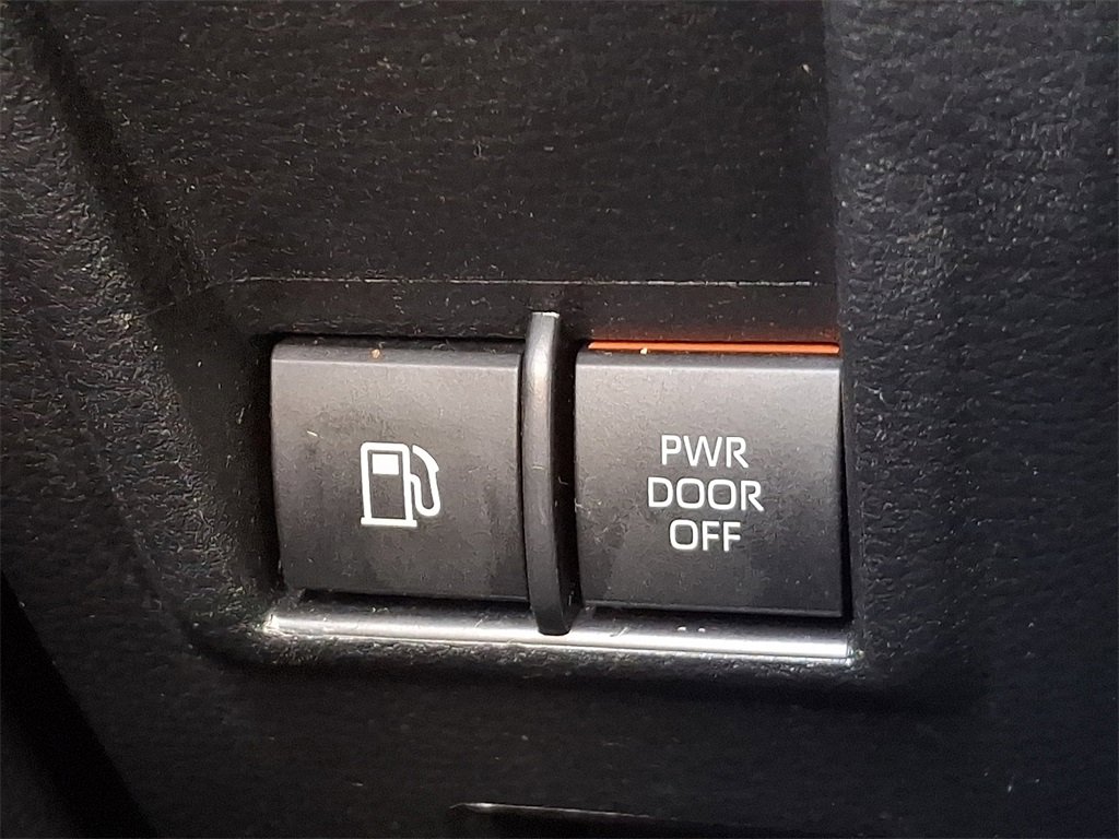 Used 2023 Toyota Sienna Platinum image 23