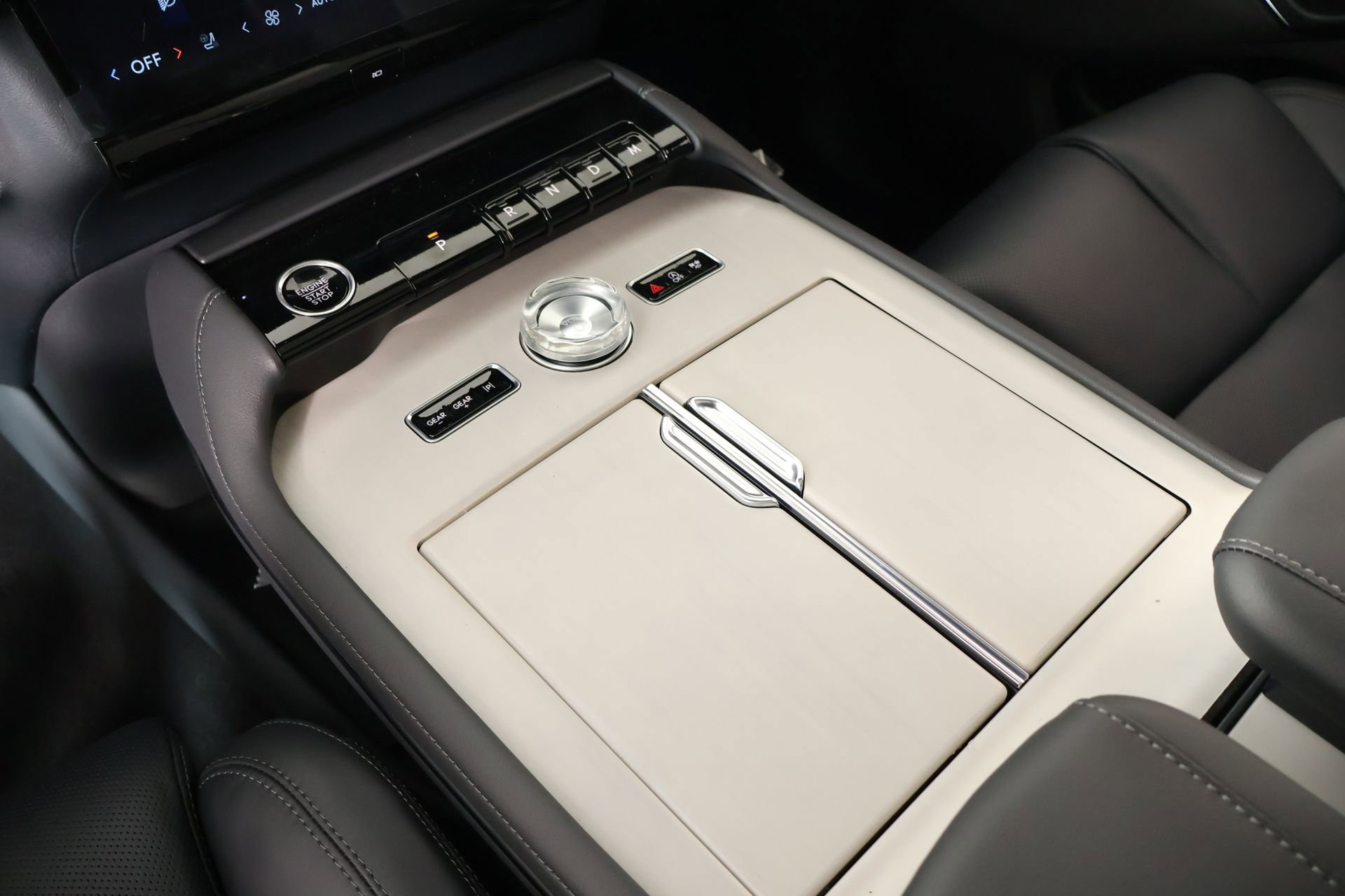New 2026 Lincoln Navigator L Reserve AWD/4WD image 8