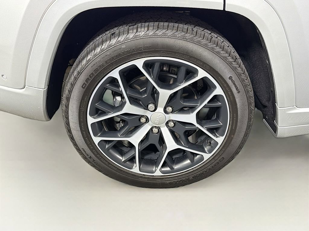 Used 2024 Jeep Grand Cherokee Summit AWD/4WD image 36