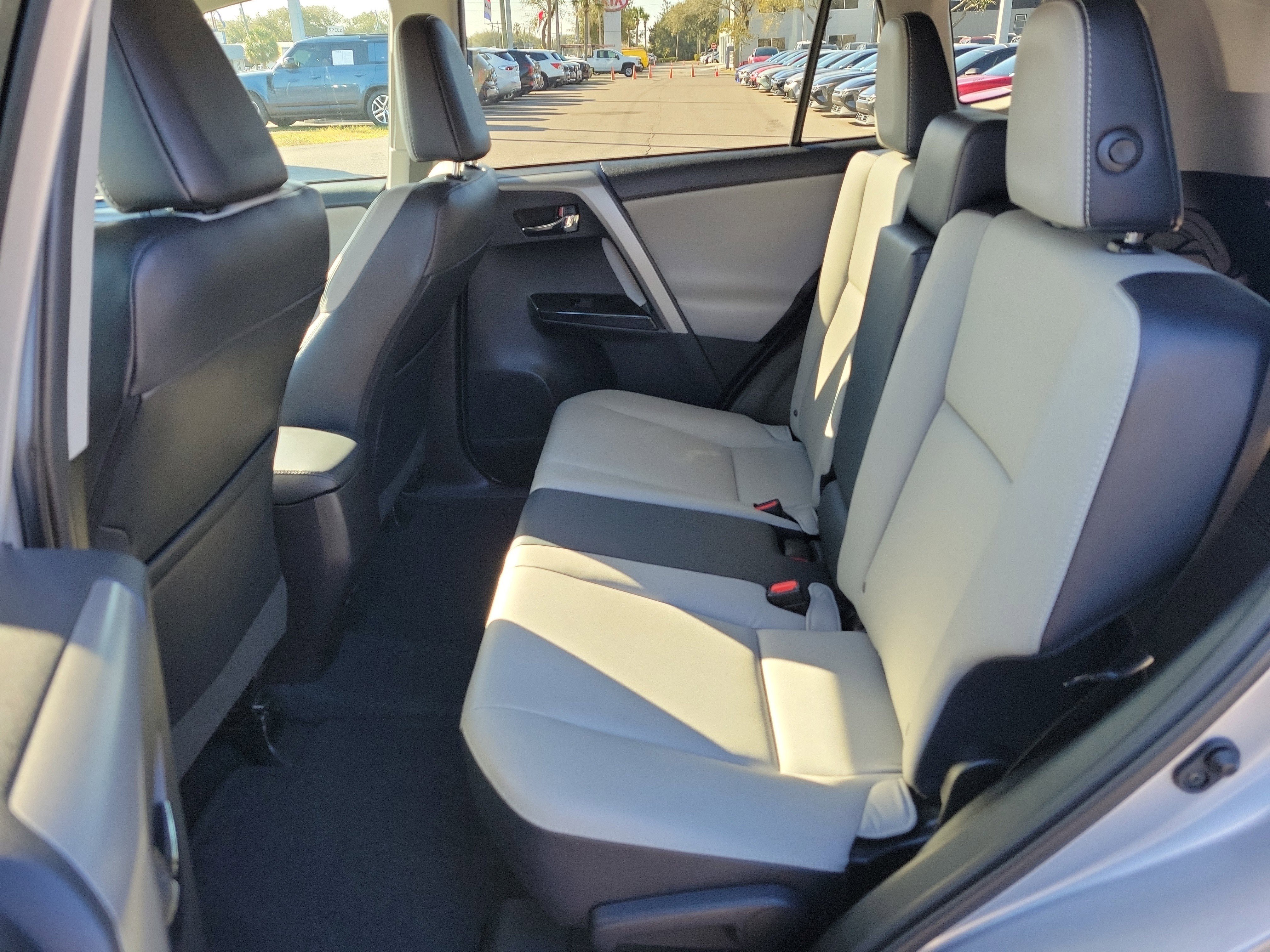 Used 2016 Toyota RAV4 Limited image 15