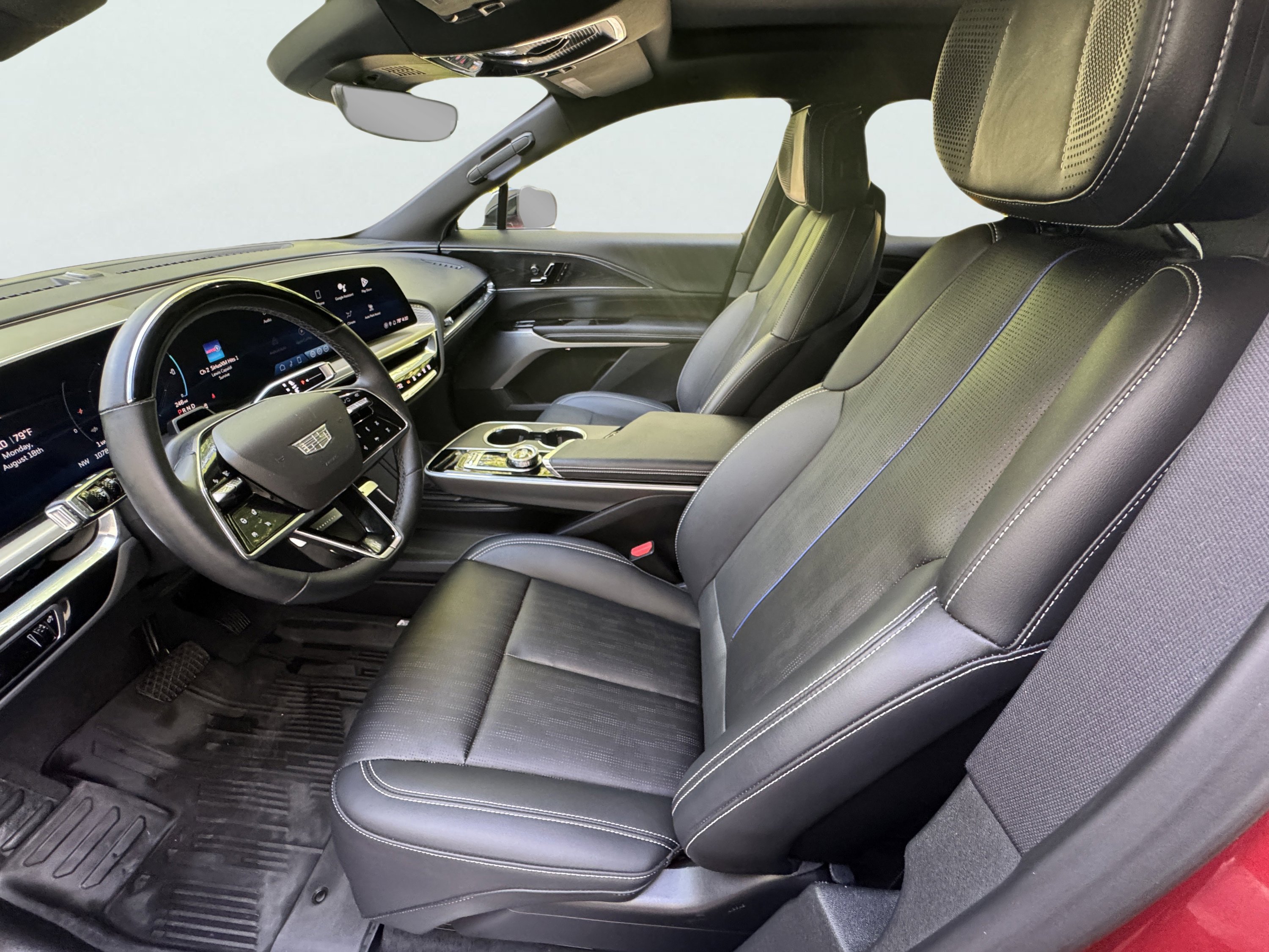 Used 2024 Cadillac Lyriq Luxury w/ LPO, Floor Liner Package image 24