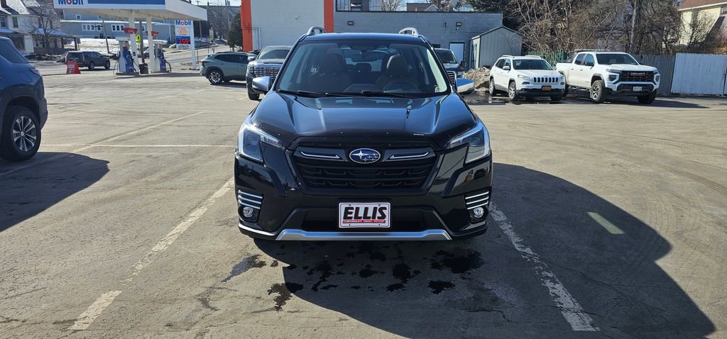 Used 2023 Subaru Forester Touring image 2