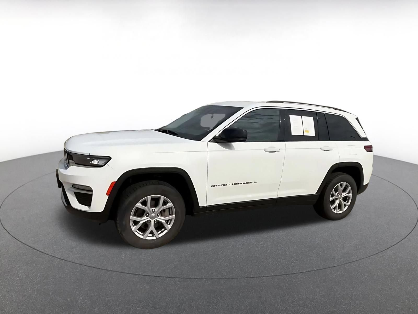 Used 2022 Jeep Grand Cherokee Limited AWD/4WD image 7