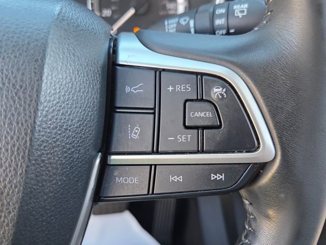 Used 2023 Toyota Highlander XLE image 22