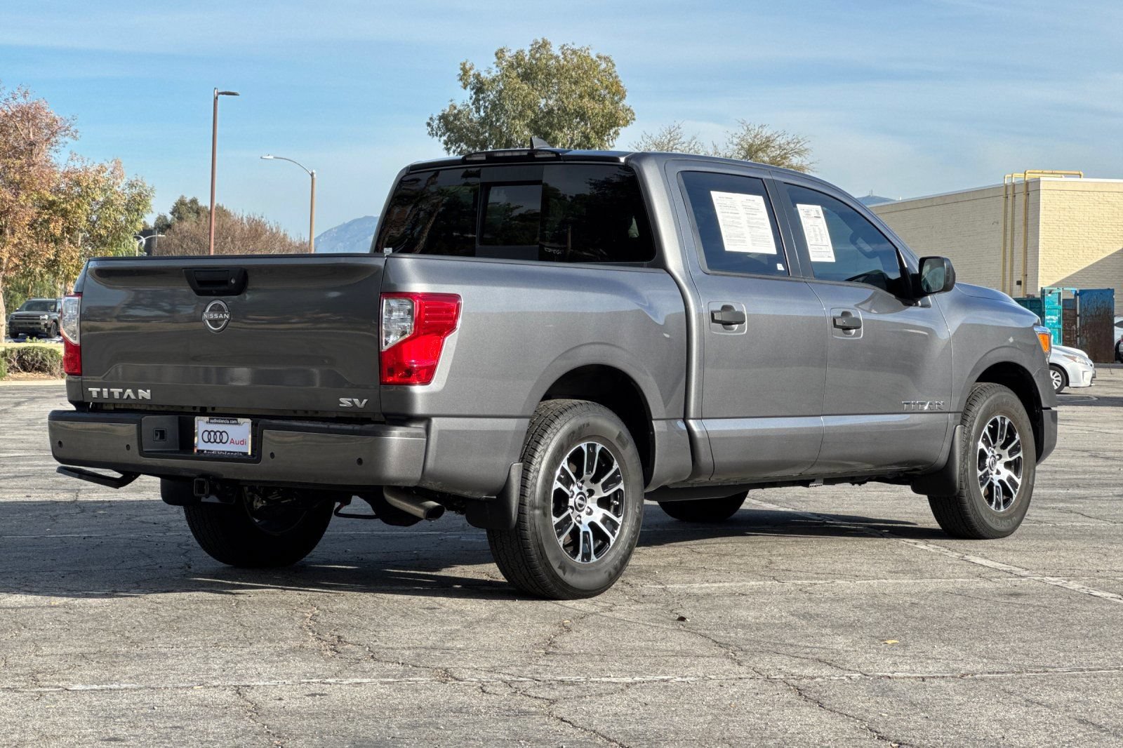 Used 2024 Nissan Titan SV w/ SV Convenience Package RWD image 4
