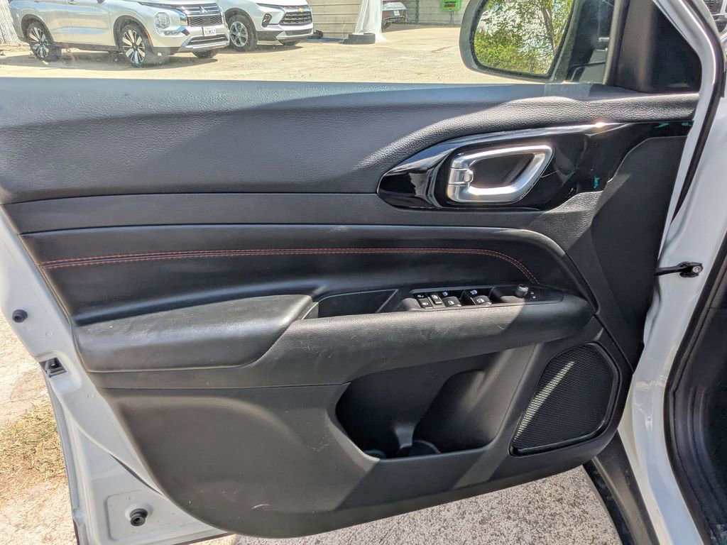 Used 2025 Jeep Compass Trailhawk image 7