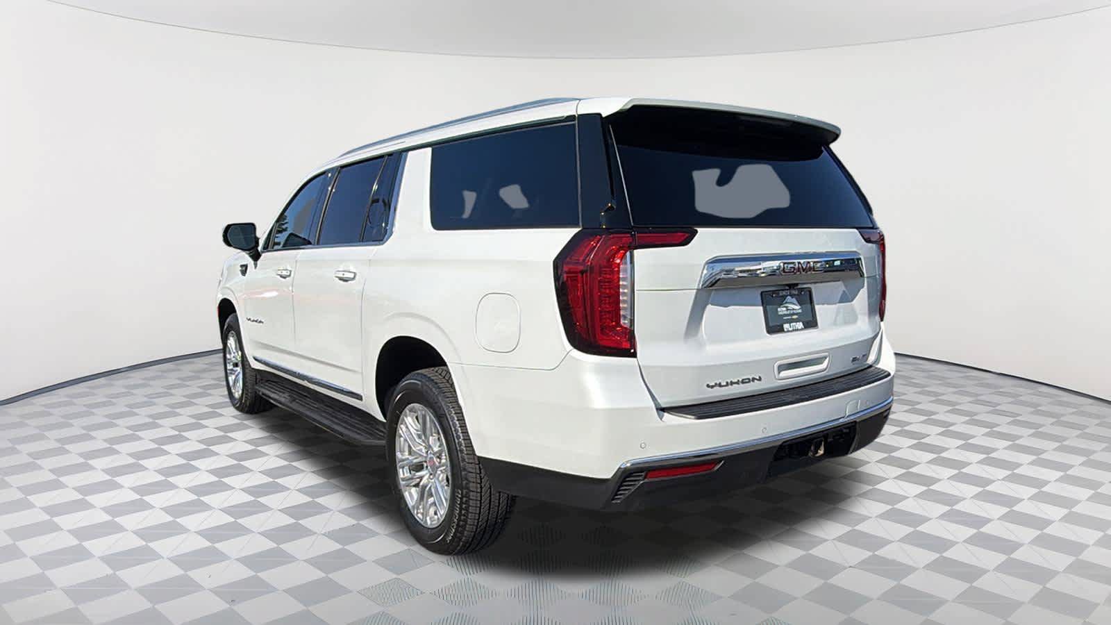 Used 2021 GMC Yukon XL SLT w/ SLT Premium Package AWD/4WD image 7