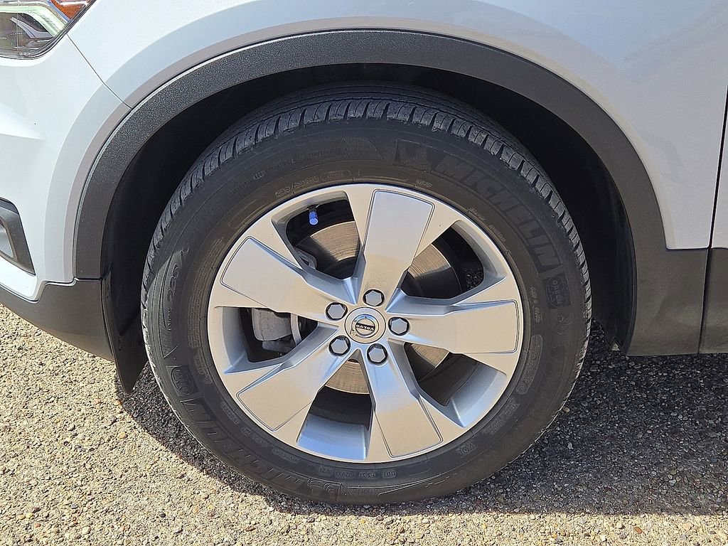 Used 2021 Volvo XC40 T5 Momentum w/ Advanced Package image 10