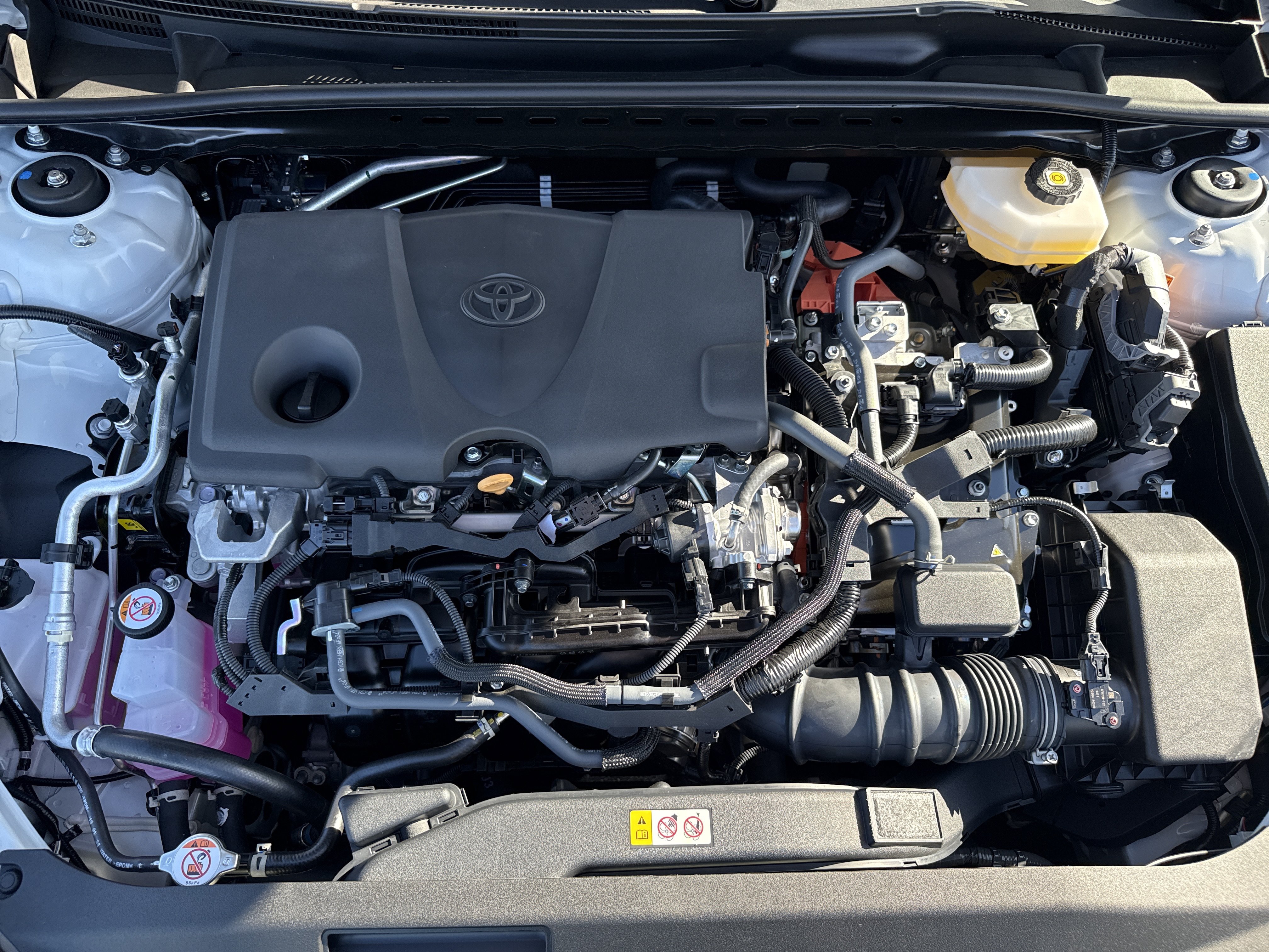 New 2026 Toyota Camry Hybrid FWD image 19