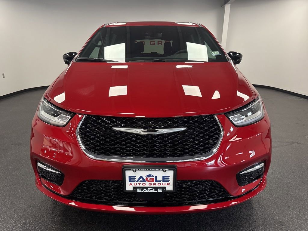 New 2026 Chrysler Pacifica Select AWD/4WD image 3