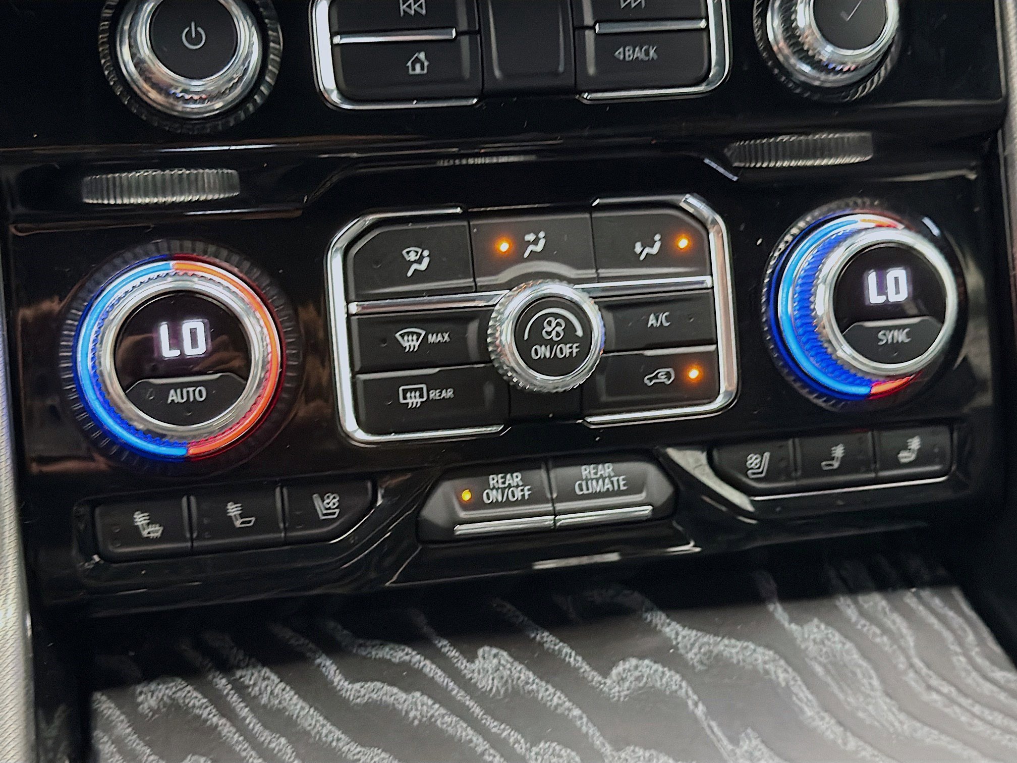 Used 2023 GMC Yukon Denali RWD image 10