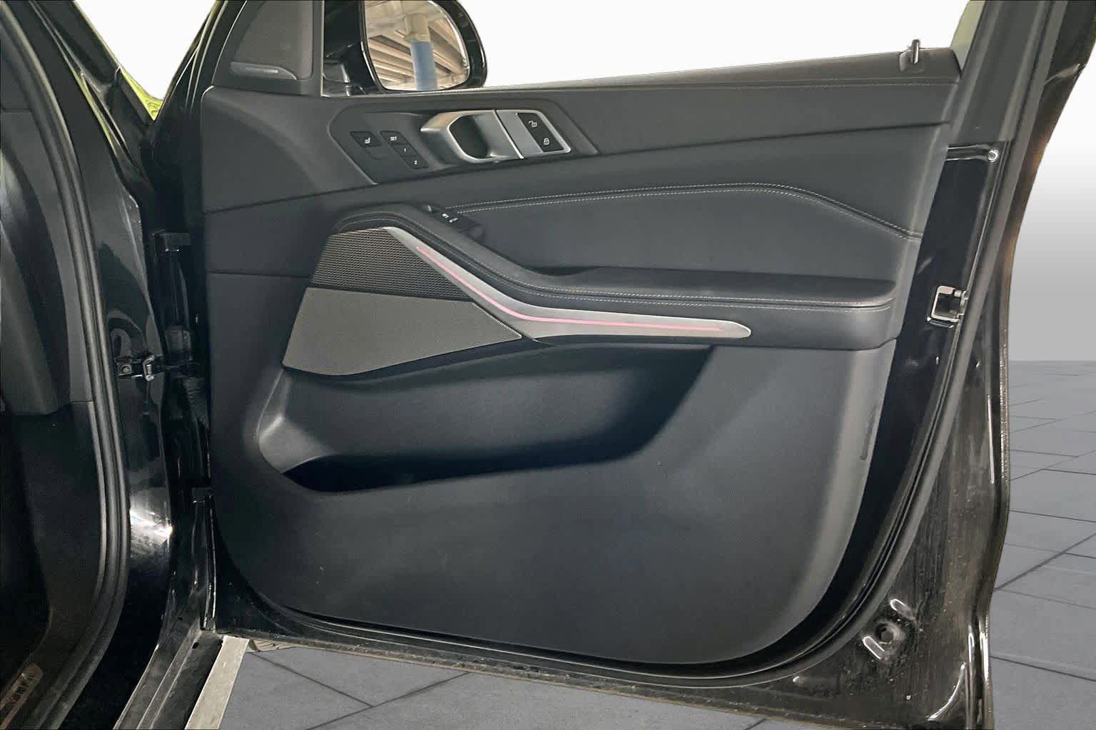 Used 2021 BMW X5 sDrive40i w/ M Sport Package RWD image 21