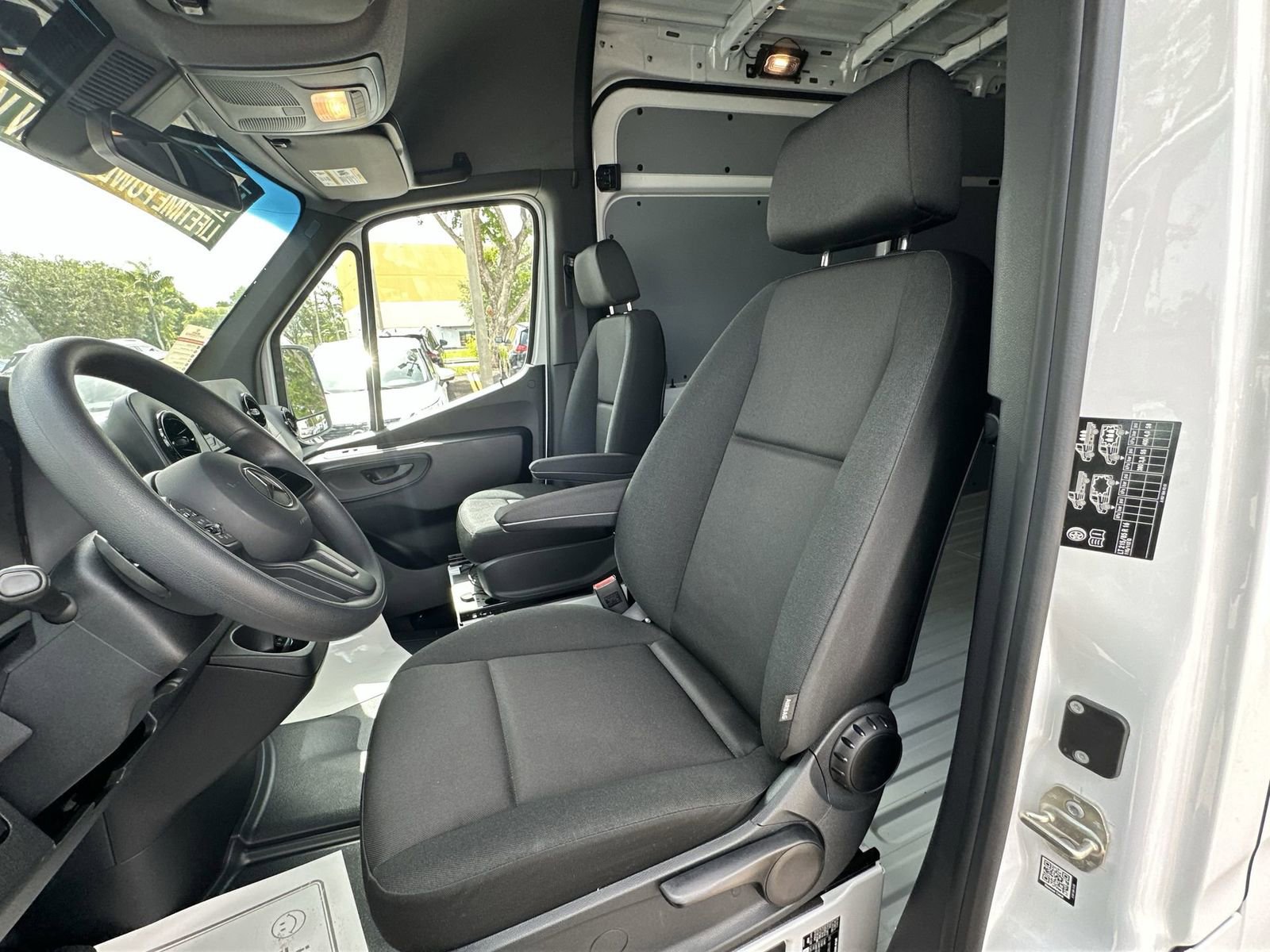 Used 2023 Mercedes-Benz Sprinter 3500 image 15