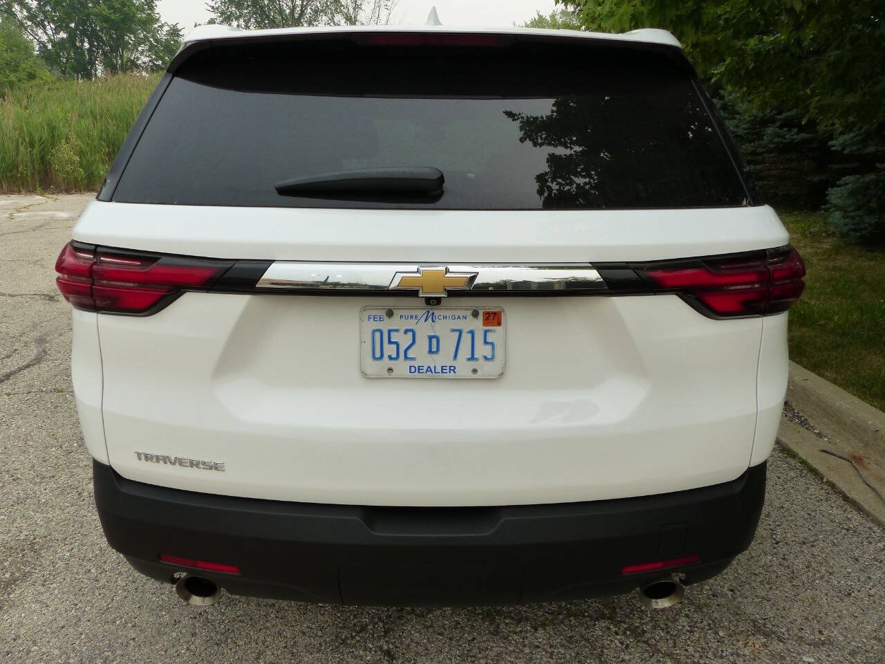 Used 2022 Chevrolet Traverse LS AWD/4WD image 8
