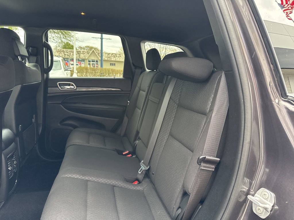 Used 2021 Jeep Grand Cherokee Laredo image 32