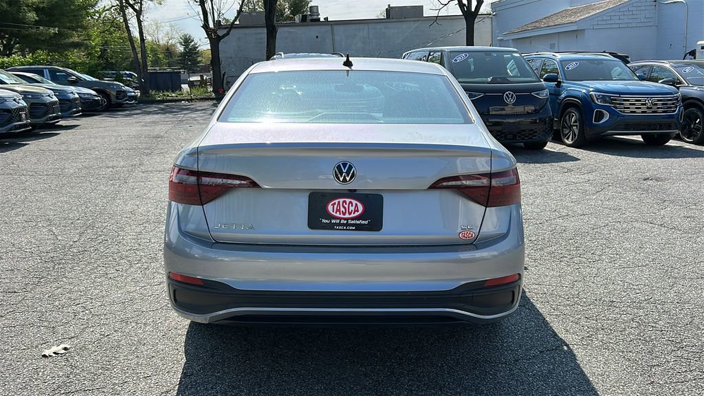 Used 2023 Volkswagen Jetta SE w/ Panoramic Sunroof Package FWD image 5