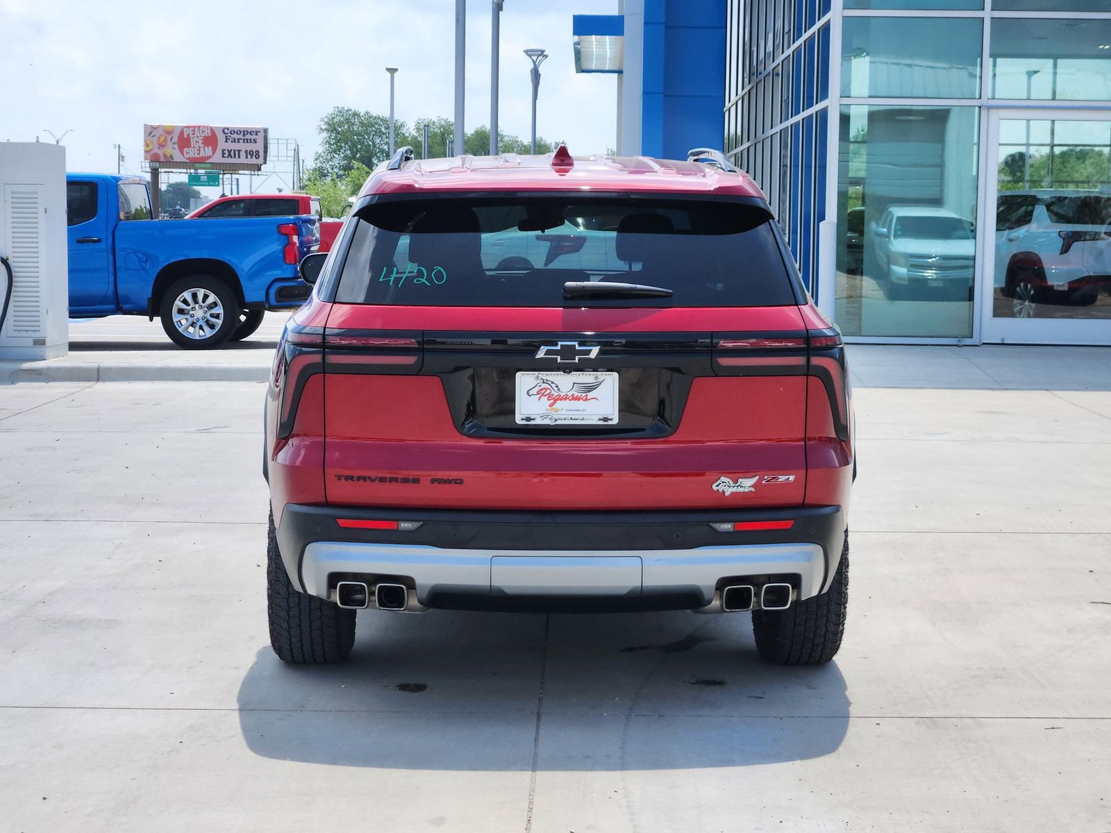 Used 2024 Chevrolet Traverse Z71 AWD/4WD image 8