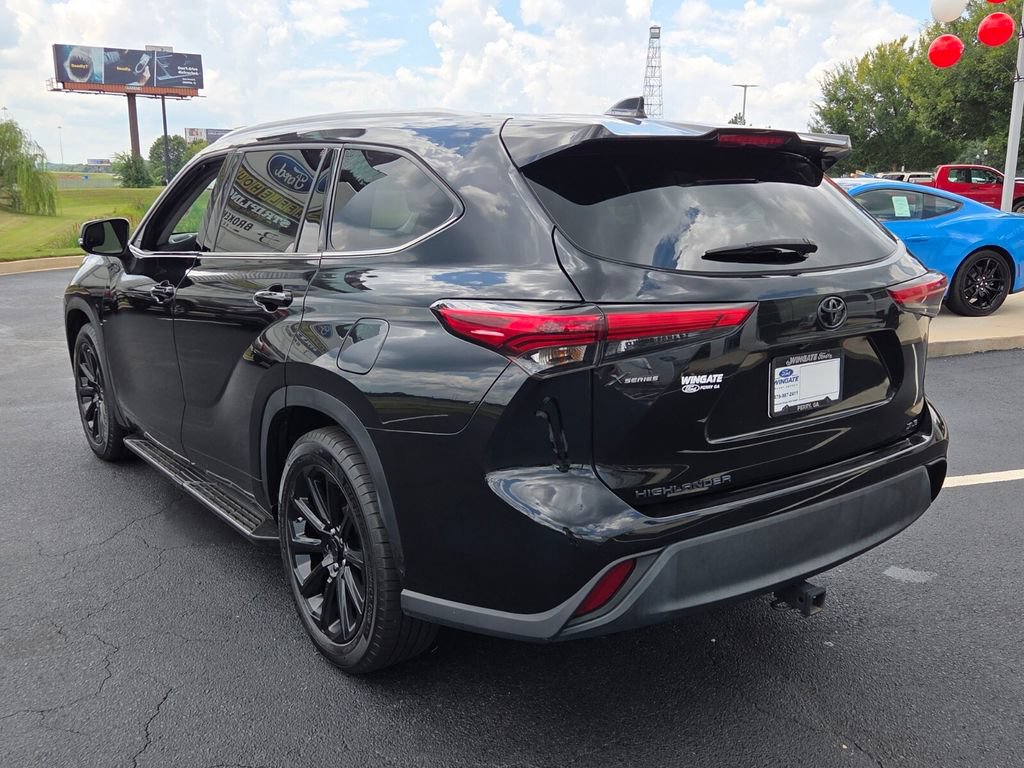 Used 2022 Toyota Highlander XLE FWD image 12