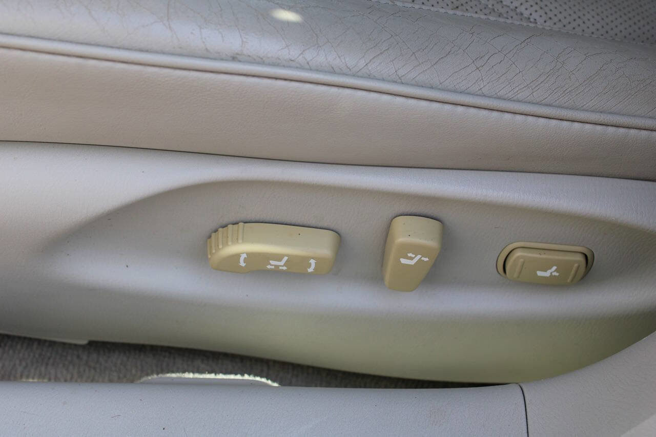 Used 2011 INFINITI M37 x w/ Deluxe Touring Pkg image 17