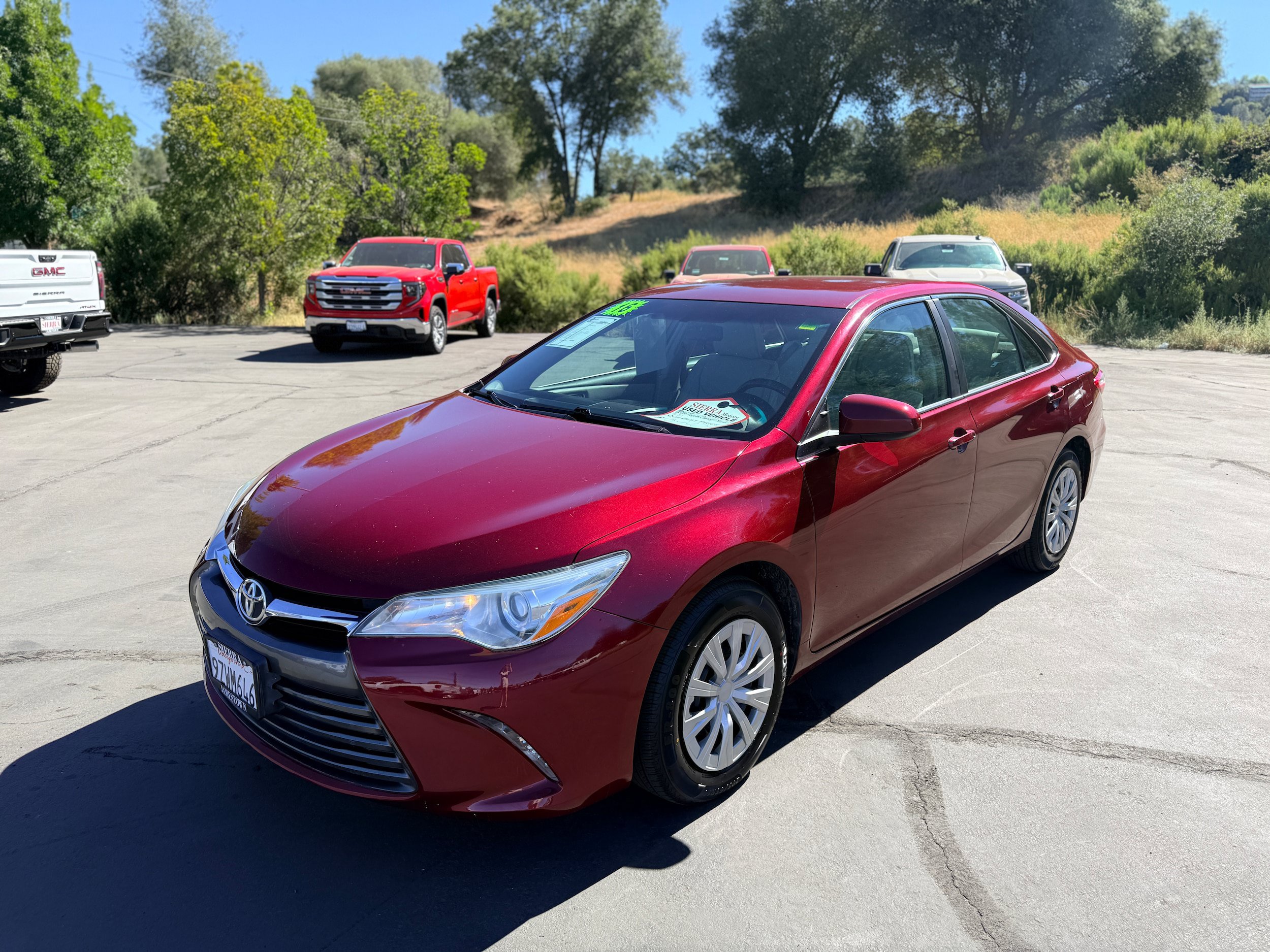 Used 2016 Toyota Camry LE FWD image 2