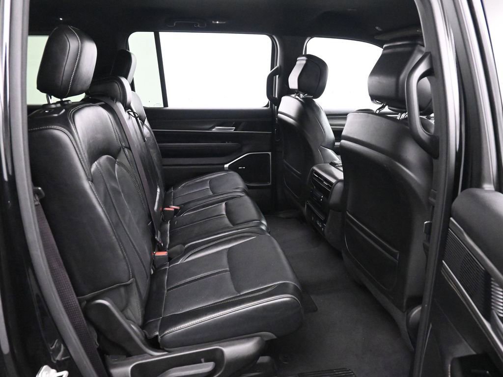 Used 2024 Jeep Wagoneer L Series II w/ Flexible Seating Group image 21