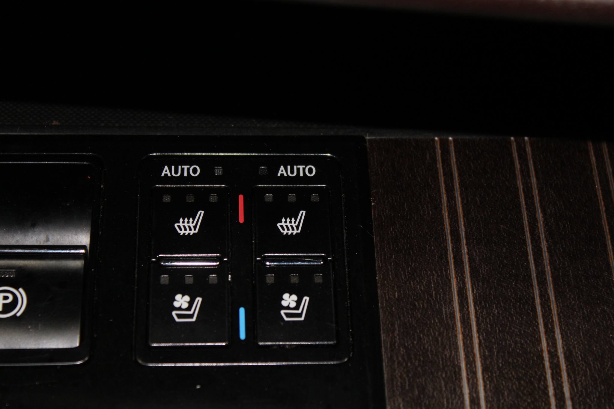 Used 2016 Lexus RX 450h AWD w/ Luxury Package image 38