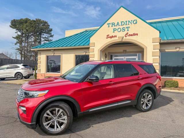 Used 2020 Ford Explorer Platinum w/ Premium Technology Package image 3