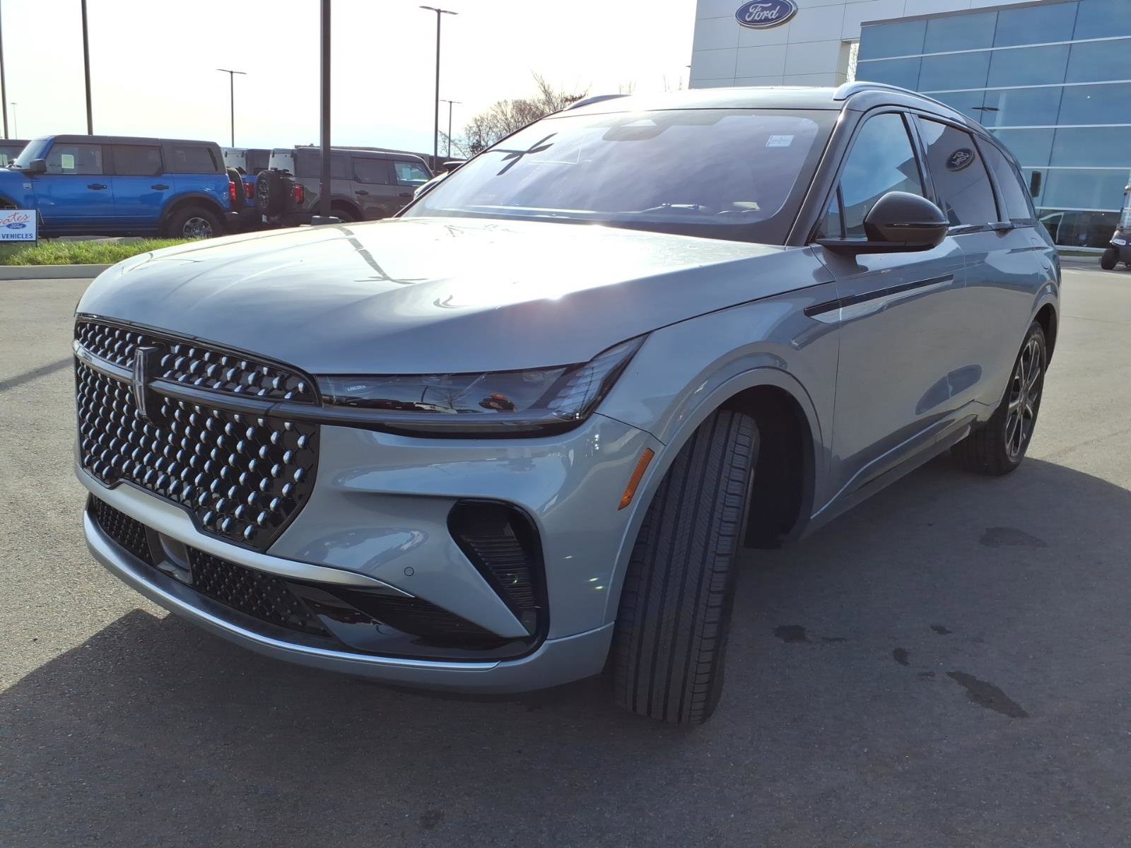 Used 2025 Lincoln Nautilus Reserve image 7