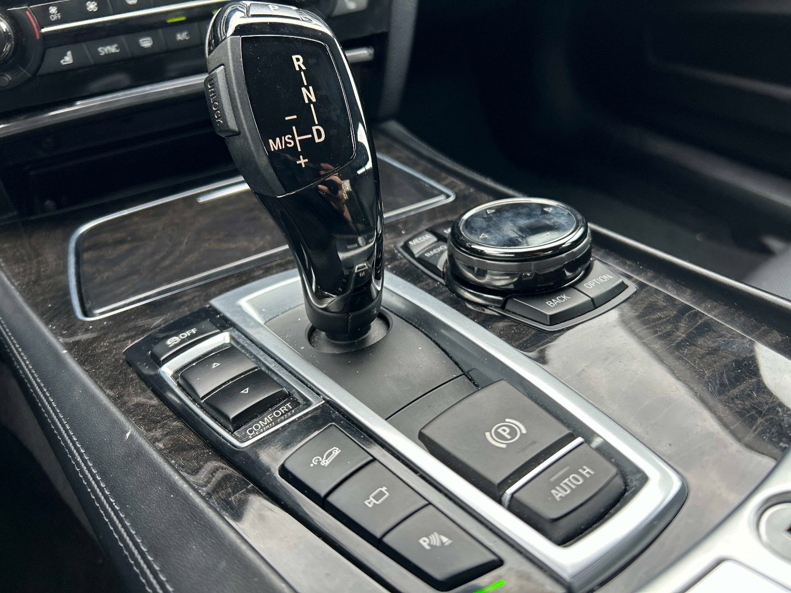 Used 2014 BMW 750Li xDrive AWD/4WD image 33