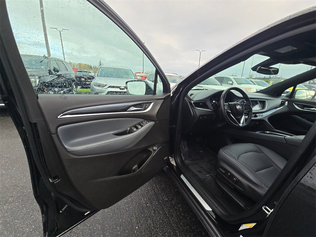 Used 2023 Buick Enclave Essence image 14