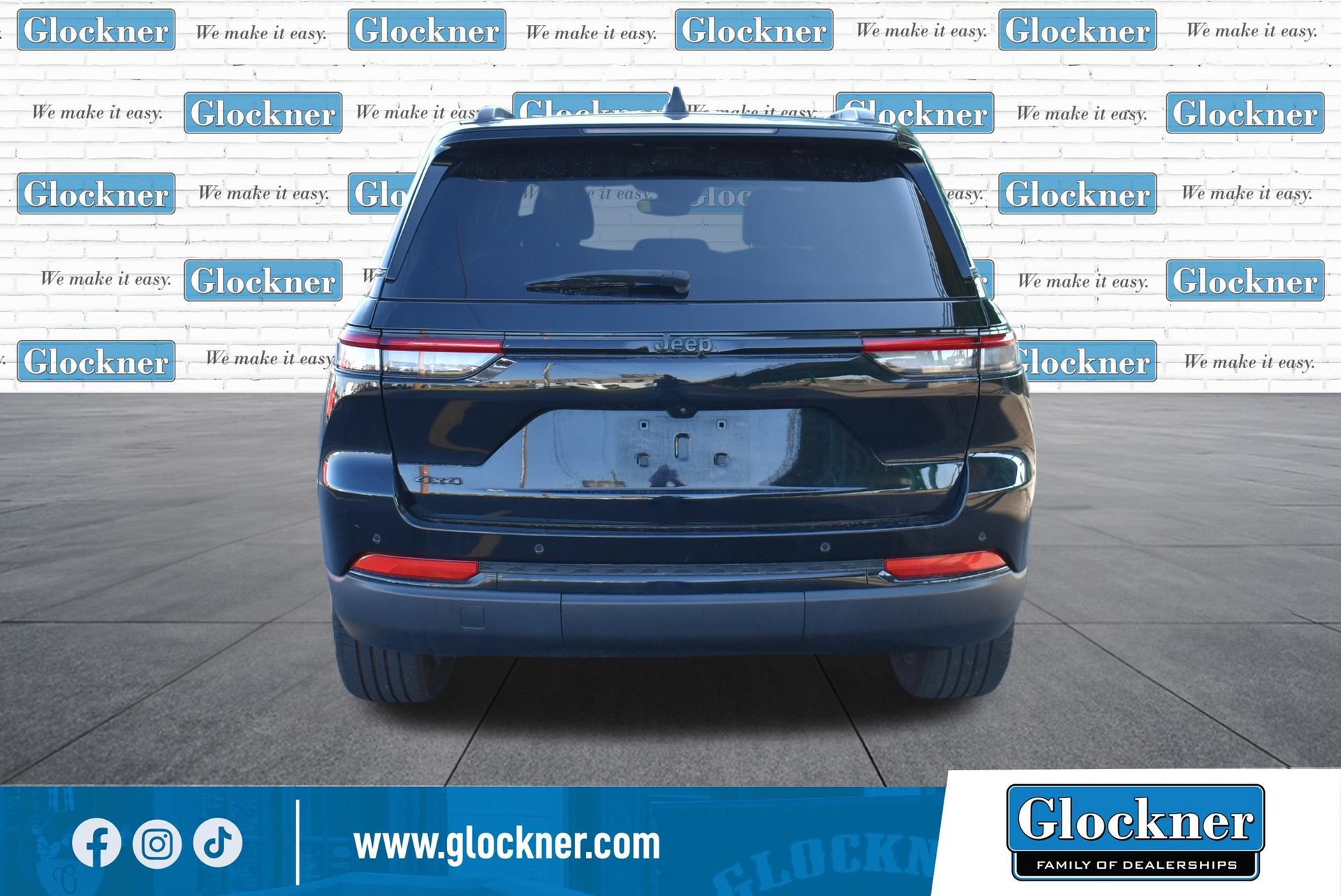 Used 2023 Jeep Grand Cherokee Altitude AWD/4WD image 7