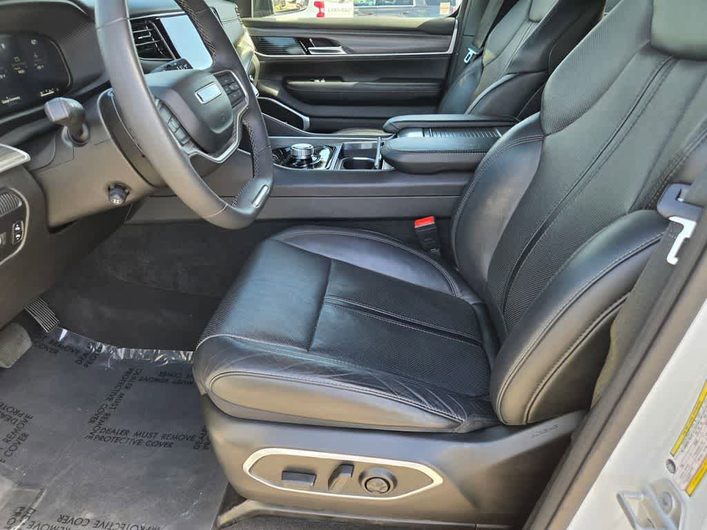 Used 2024 Jeep Wagoneer L Series II RWD image 17