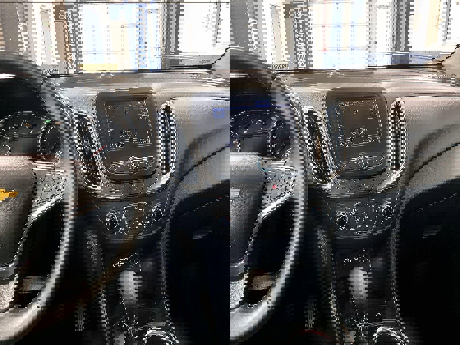 Used 2024 Chevrolet Equinox LT image 18